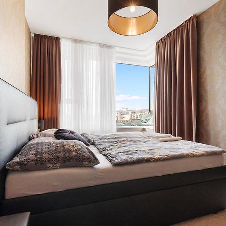 Panorama City Apartment In Downtown Area With Free Parking And Castle View Bratislava Esterno foto