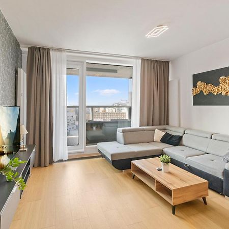 Panorama City Apartment In Downtown Area With Free Parking And Castle View Bratislava Esterno foto