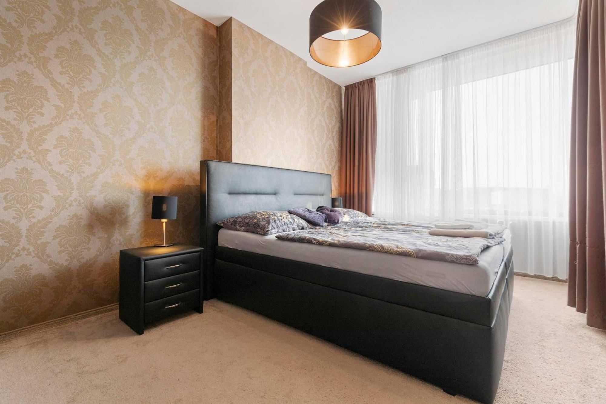 Panorama City Apartment In Downtown Area With Free Parking And Castle View Bratislava Esterno foto