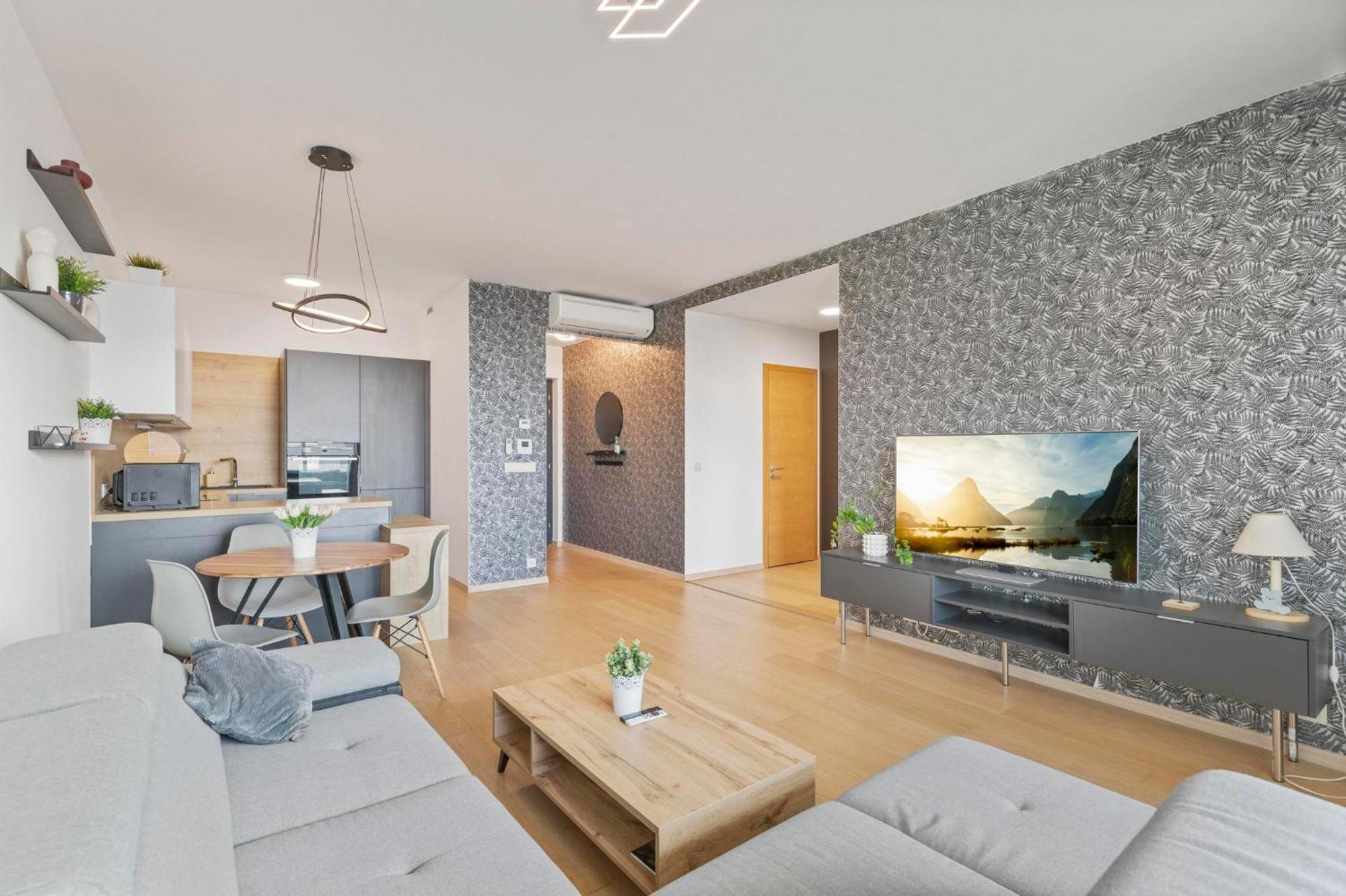 Panorama City Apartment In Downtown Area With Free Parking And Castle View Bratislava Esterno foto