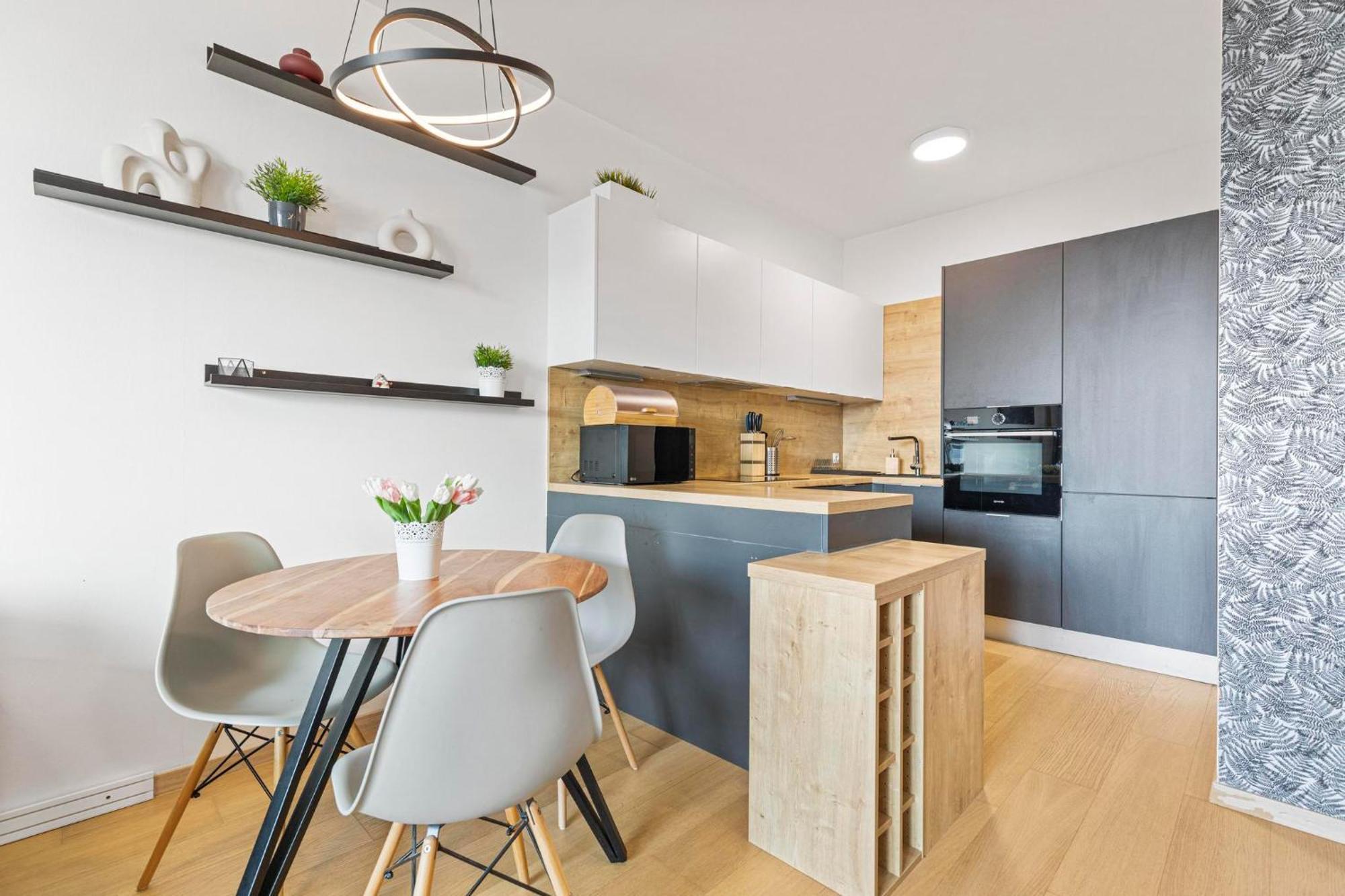 Panorama City Apartment In Downtown Area With Free Parking And Castle View Bratislava Esterno foto