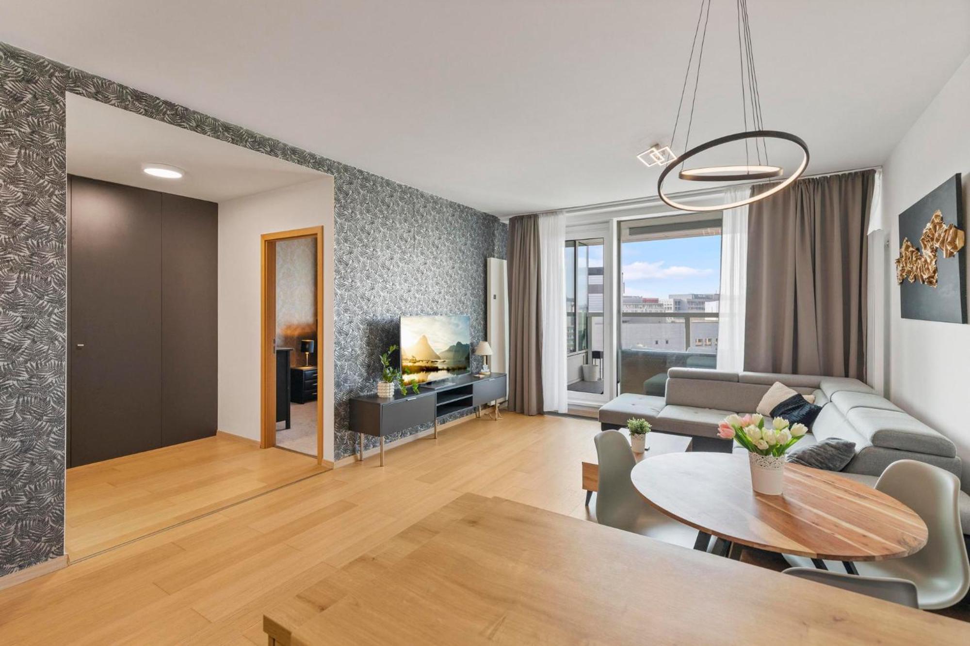 Panorama City Apartment In Downtown Area With Free Parking And Castle View Bratislava Esterno foto